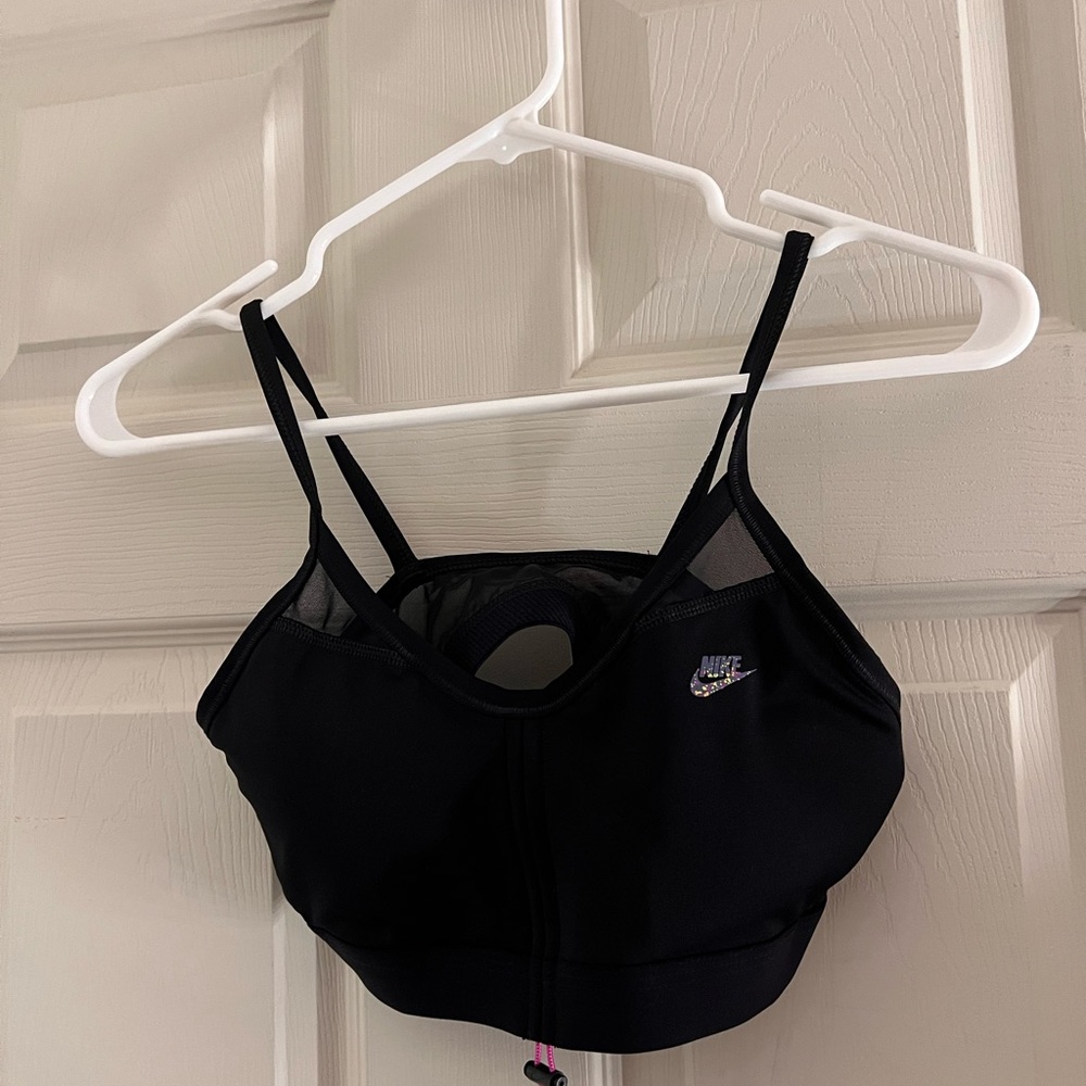 nike sports bra size medium